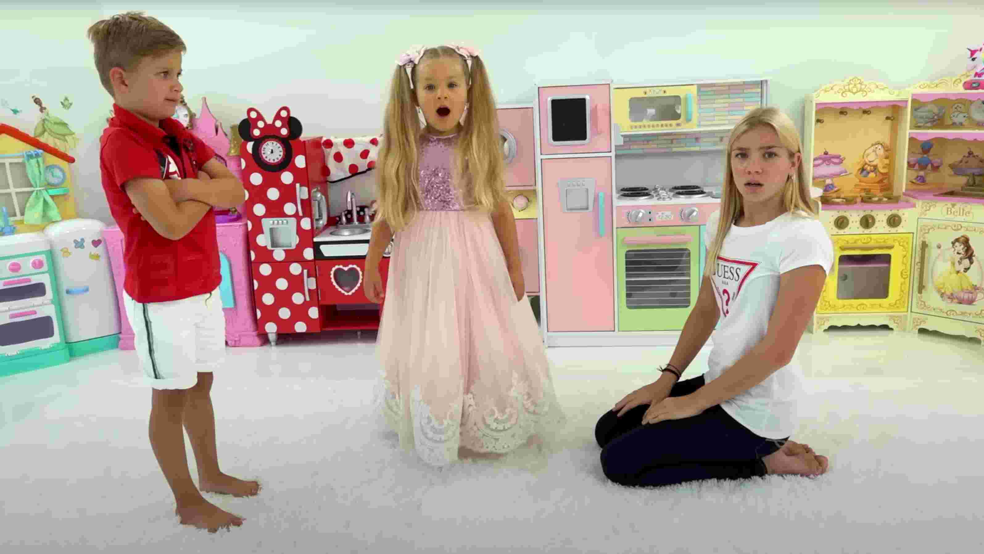 Diana and Maggie learn how to compromise and share when they both want the same dress img